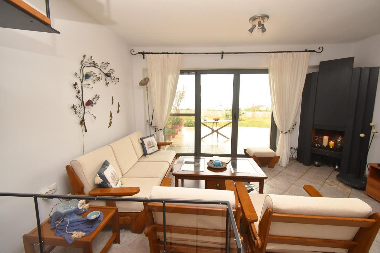 Olia Sea View Shared Pool Villa, Néa Fókaia Екстериор снимка