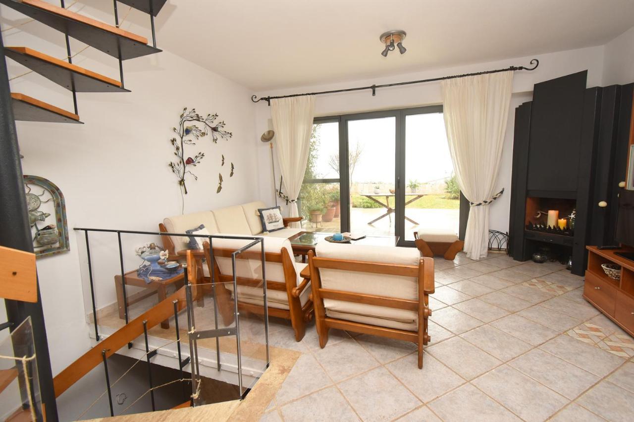 Olia Sea View Shared Pool Villa, Néa Fókaia Екстериор снимка